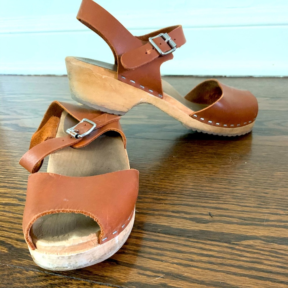 Mia Peep-toe Clog